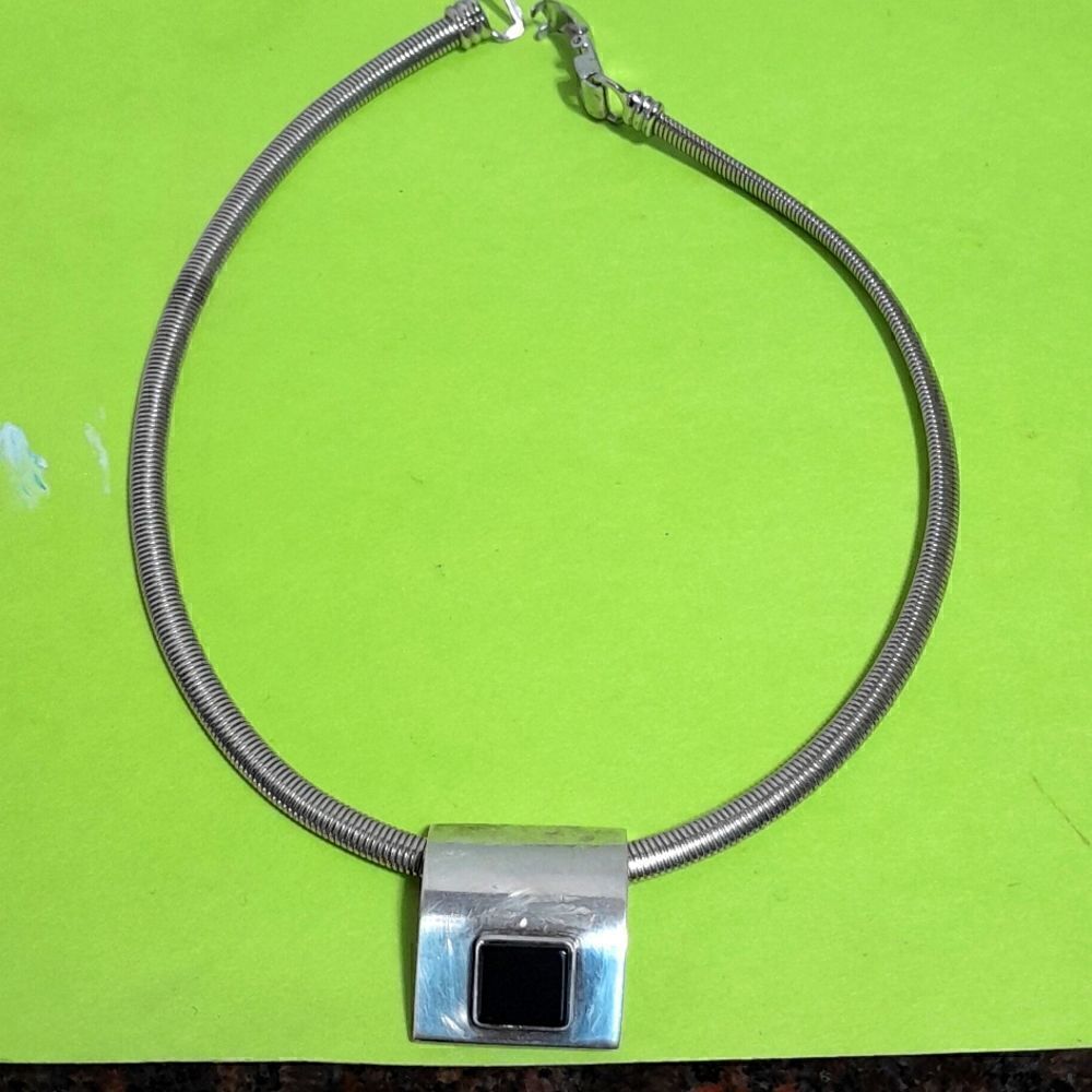 Sterling and Onyx Pendent Necklace...EUC